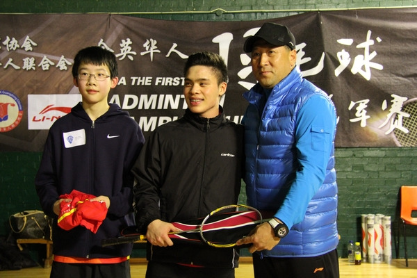 首届英国华人羽毛球冠军赛举行李永波观战颁奖