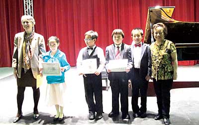 传承中国文化纽约20名亚裔青年钢琴演奏中国曲目